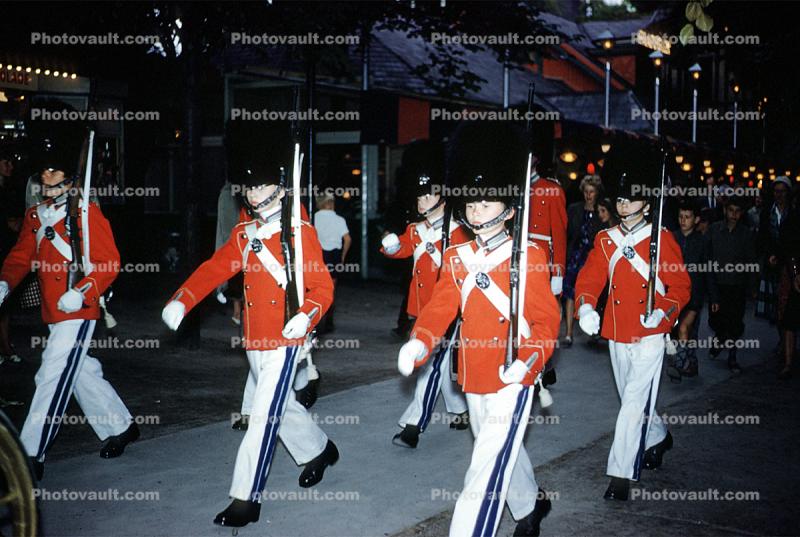 tin soldiers, Rifles, guns, march, marching
