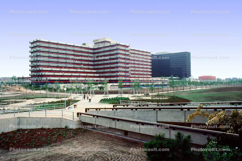 Bodeka, building, June 1977