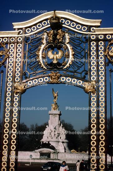 Queen Victoria Memorial Statue, Monument, Landmark, Gate, Buckingham Palace, 1950s
