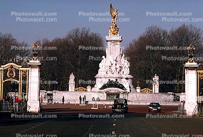 Queen Victoria Memorial Statue, Monument, Landmark, London