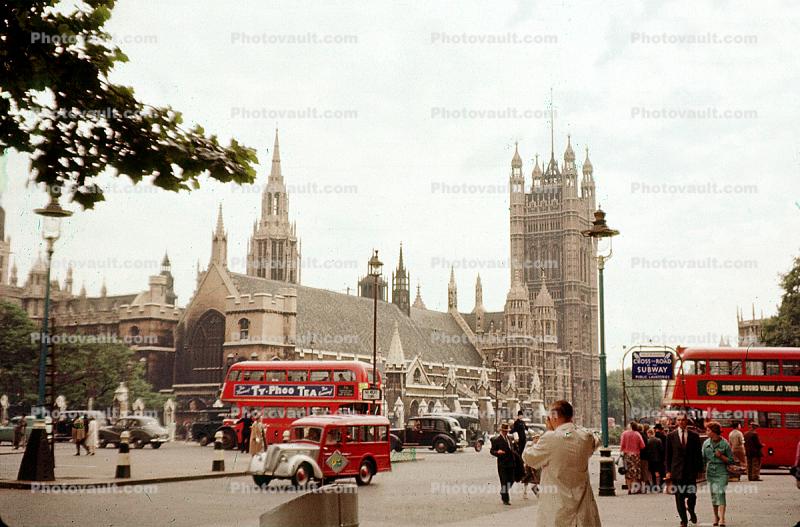 Winchester Cathedral, doubledecker buses, sidewalk, landmark, 1950s, 1951