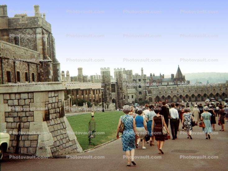 Crowds, people, Windsor Castle, Englnd