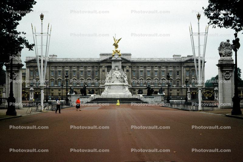 Buckingham Palace, Queen Victoria Memorial, Statue, 1960s