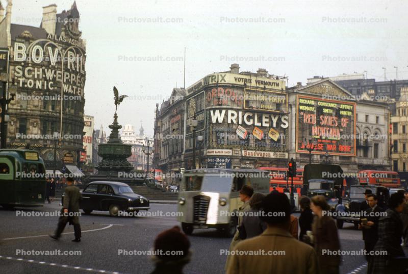 Piccadilly Circus, Roundabout, Cars, Wrigleys, 1950s