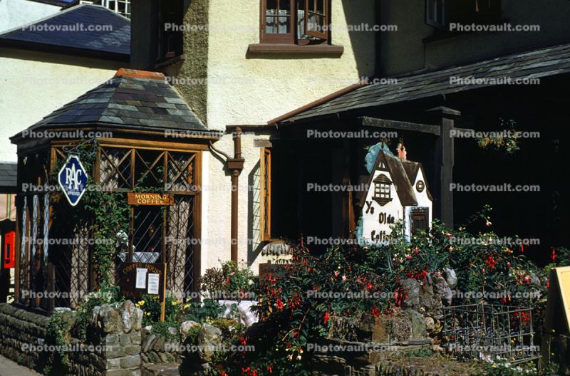 Ye Olde Cottage, Flowers