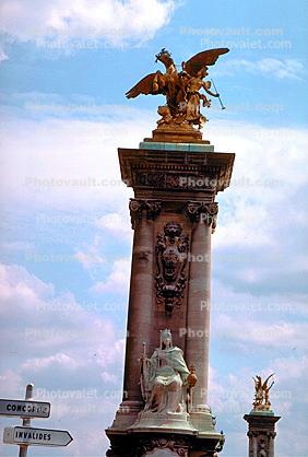 Pegasus the Flying Horse, Golden statues on the Pont Alexandre III, Paris, Statue, Landmark, Column