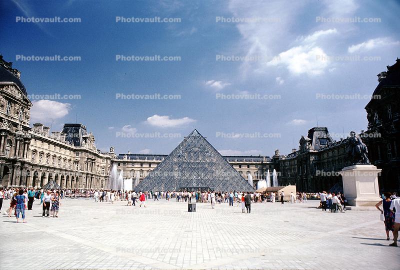 The Louvre, Fine Art Museum