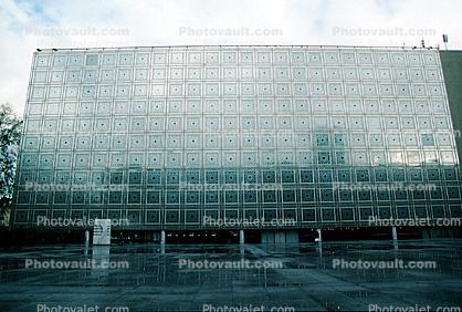 Institut du Monde Arabe, Arab World Institute, Parisian museum, square windows