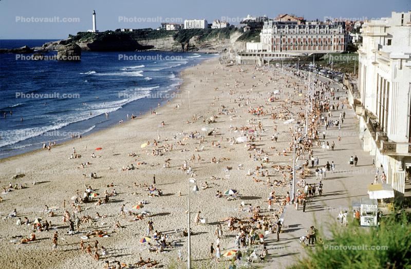 beach, crowds, crowded, sand, water, waves, buildings, waterfront, Biarritz