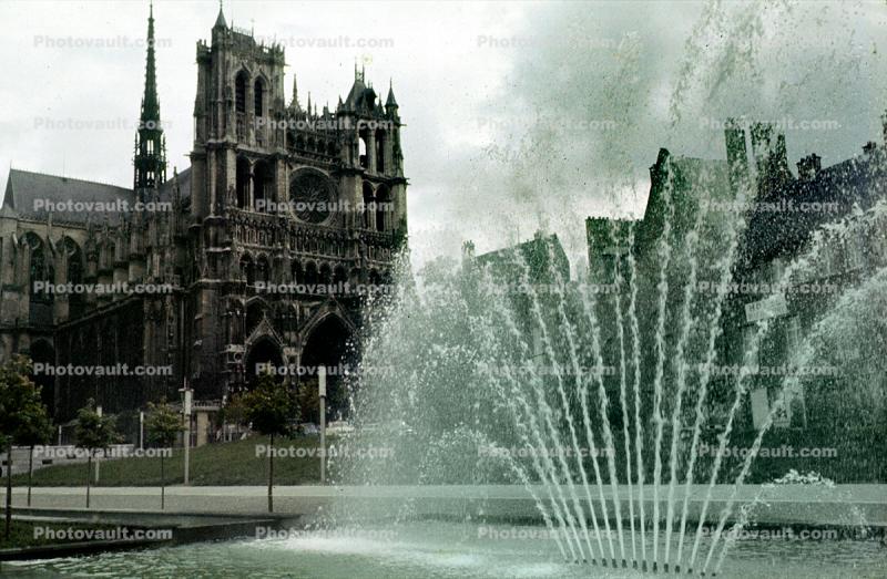 Water Fountain, aquatics, Spray, Cathedral Basilica of Our Lady of Amiens