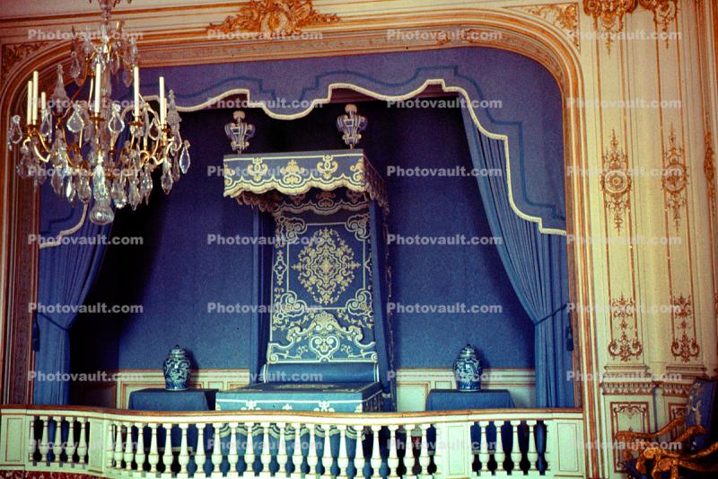 Bedroom, Stage, Throne, Chandelier, Chateau