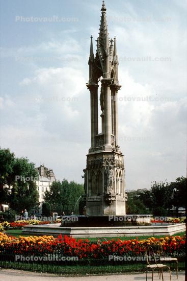 Square Jean XXIII, Garden, Flowers, statue, Fountain of the Virgin, September 1971