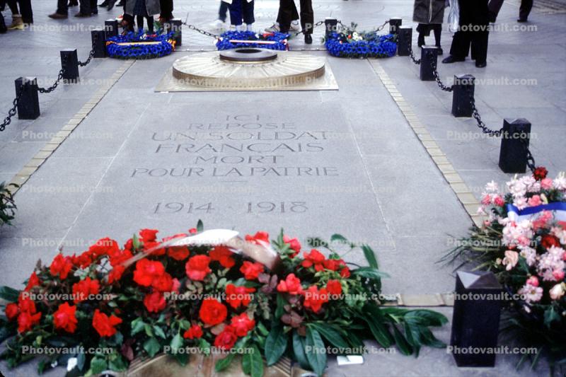 Tomb of the unknown soldier, eternal flame, flower, landmark, monument, December 1985