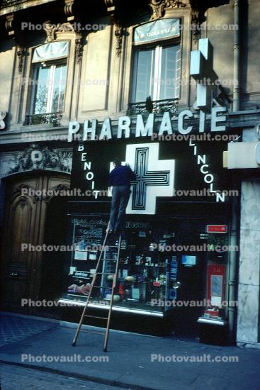 Penoit Lincoln, Pharmacie, May 1978