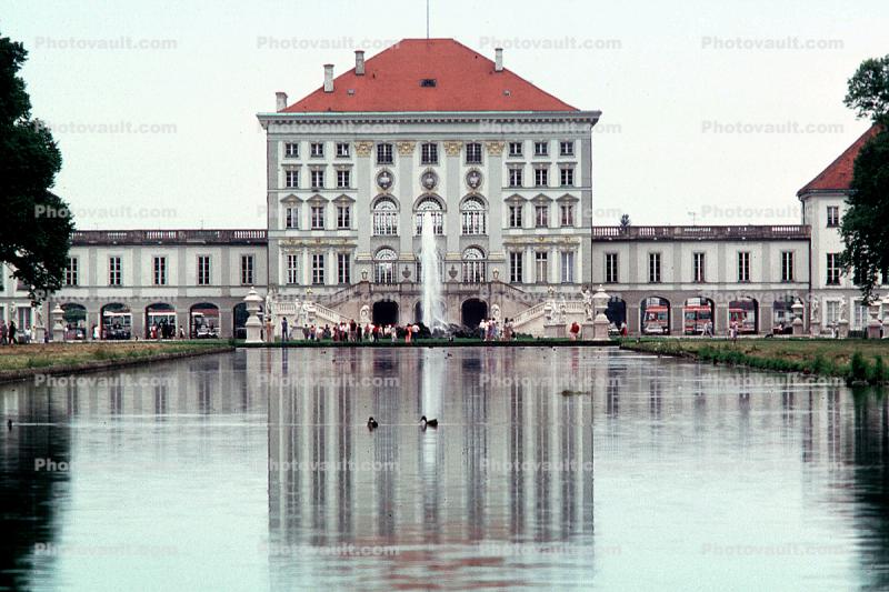 Pond, lake, water fountain, Nymphenburg castle, Schlo? Nymphenberg, Munich