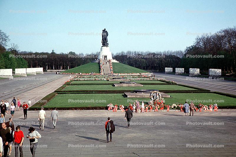 Soviet War Memorial, sculpture, statue, Treptower Park, Berlin, 1950s