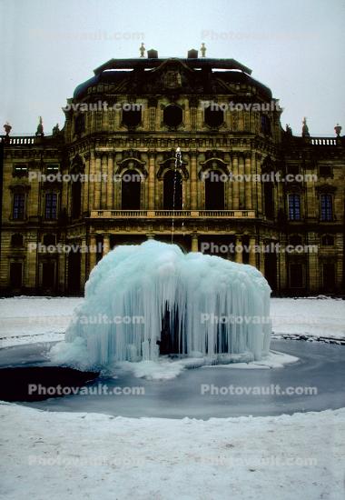 Frozen Water Fountain, Ice, Pond, Castle, Wurzburg