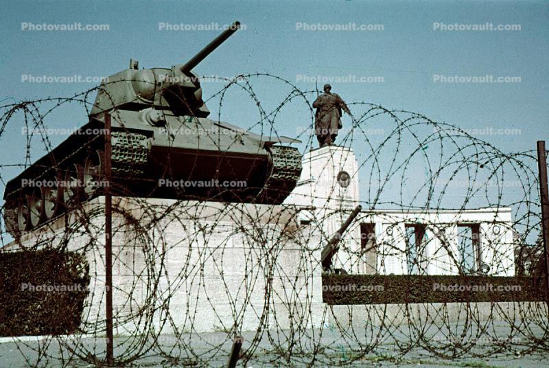T-34 tank, Barbed Wire, Soviet War Memorial, sculpture, statue, (Tiergarten), Berlin