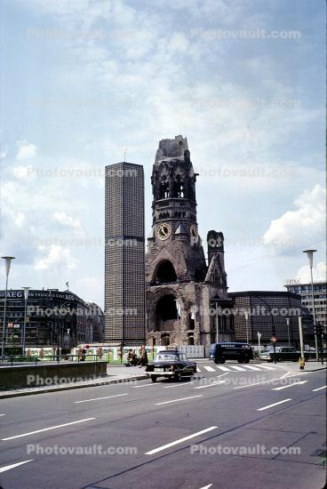 Kaiser Wilhelm Ged?chtniskirche, Memorial Church, Ruins, Berlin, cars, 1950s