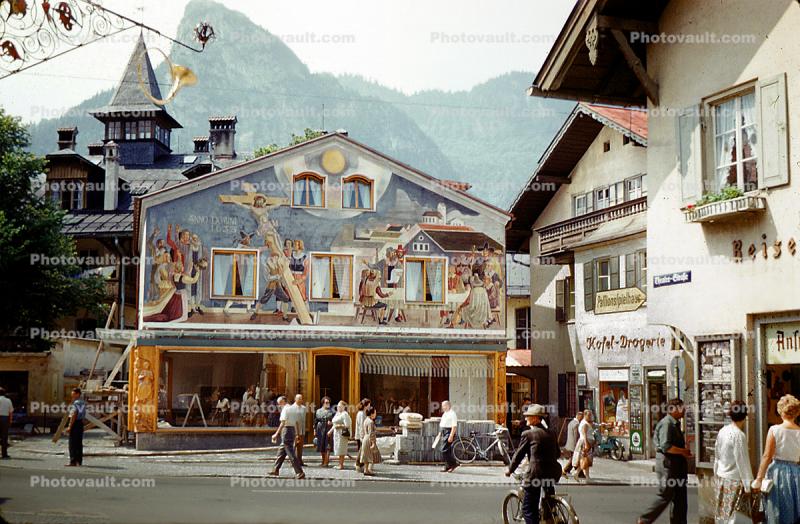 L?ftlmalerei, Christ, Cross, Home, House, Painting, Fairytale, Crucifix, Wall Art, Luftlmalerei, wall-painting, Oberammergau, Bavaria, Garmisch-Partenkirchen, August 1959