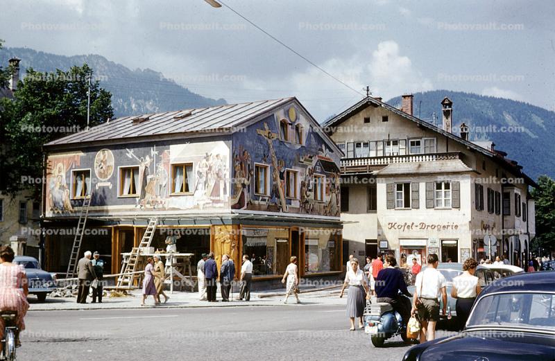 L?ftlmalerei, Oberammergau, Bavaria, Garmisch-Partenkirchen, Christ, Cross, Home, House, Painting, Fairytale, Crucifix, Wall Art, Luftlmalerei, wall-painting, August 1959