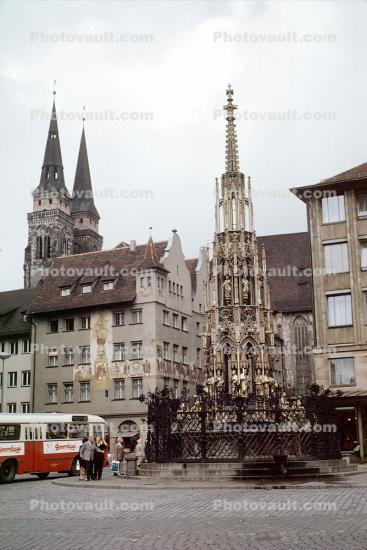 Sch?ner Brunnen, (Beautiful Fountain), Saint Lorenz Kirche, Church, Hauptmarkt, N?rnberg, Nurmberg, Bavaria, Middle Franconia, landmark