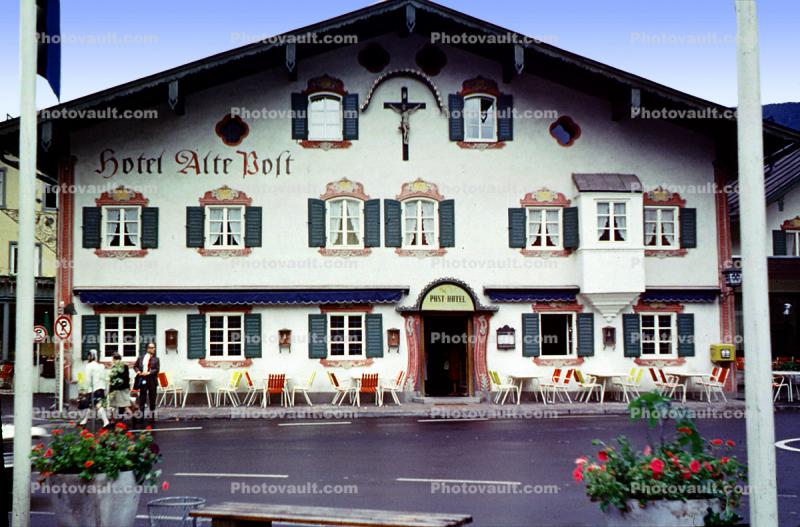 Hotel Alte Dorf, Post Hotel, Oberammergau, Bavaria, Garmisch-Partenkirchen, L?ftlmalerei, Fairytale, Wall Art, Luftlmalerei, wall-painting, cross, outdoor cafe, tables, flowers, street, building