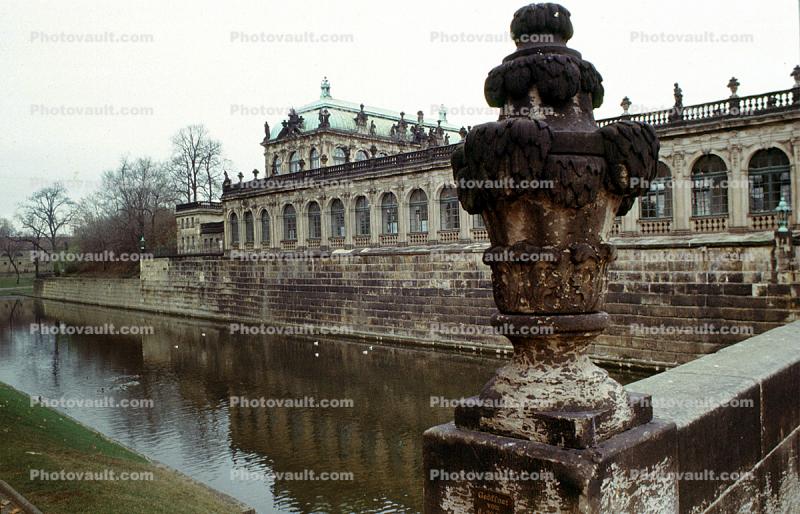 Castle, urn, moat, buildings, Dresden