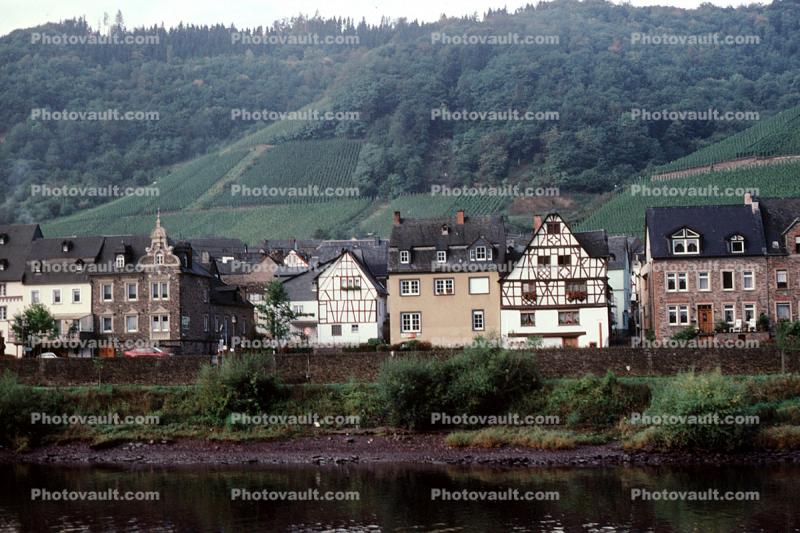 Mosel, Church, Hillside, Homes, Riverfront, buildings, village, town, mountain, Mosel (wine region), River