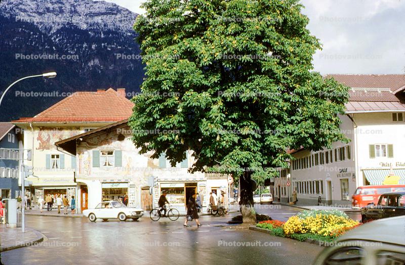 Tree, Buildings, cars, Garmisch, Garmisch-Partenkirchen, Bavaria, L?ftlmalerei, Fairytale, Wall Art, Luftlmalerei, wall-painting