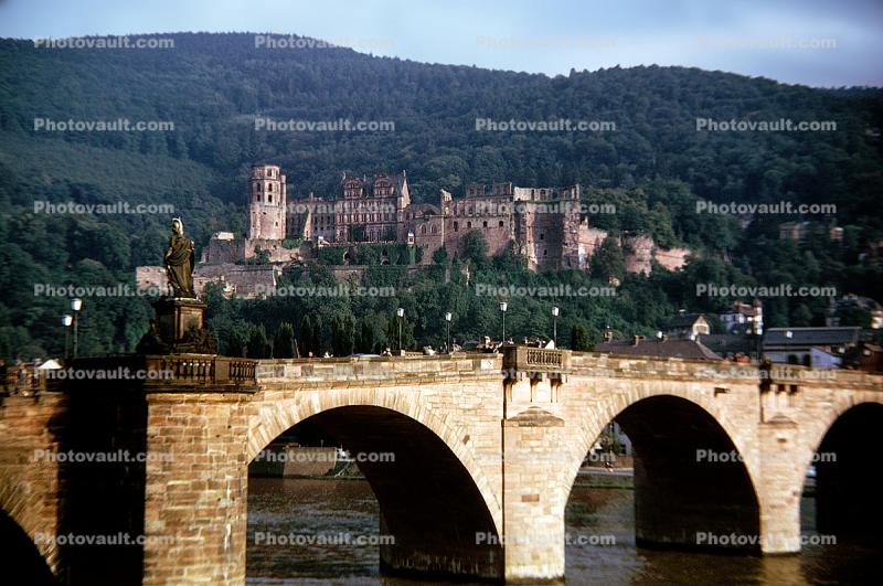 Karl Theodor Bridge, Alte Br?cke, Neckar River, Heidelberg Castle, Schloss, mountains