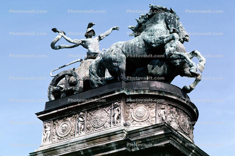 Chariot, Horses, Biga, Man, helmet, Snake, Bronze Statue, Millennium Monument, Heroes Square, Budapest