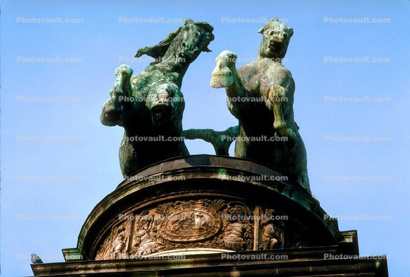 statue, statuary, Biga, chariot, art, artform, horses, equestrian, bronze, Budapest, Pedestal, Millennium Monument
