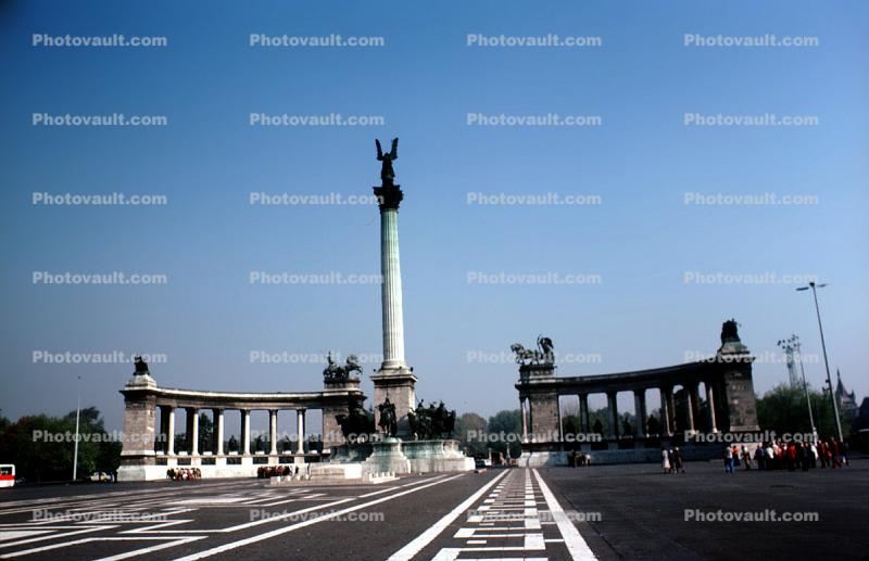 Heroe's square, Hos?k tere, Millennium Memorial, statue complex, colonnades, famous landmark, Budapest
