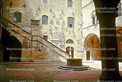 Courtyard, Stairs, Walls, Water Fountain, aquatics, Building, Florence