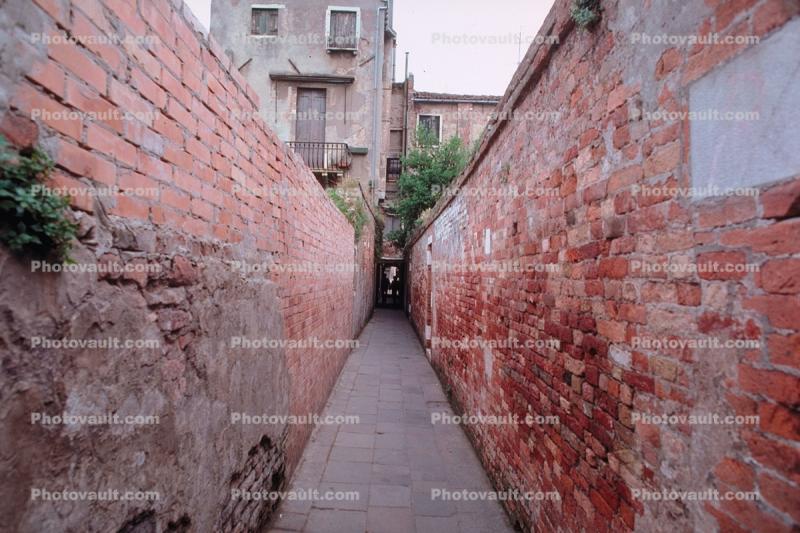 Alley, Alleyway, Red Brick Walls, Vanishing Point, Convergence, Venice