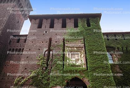 Ive Castello Sforzesco, Building
