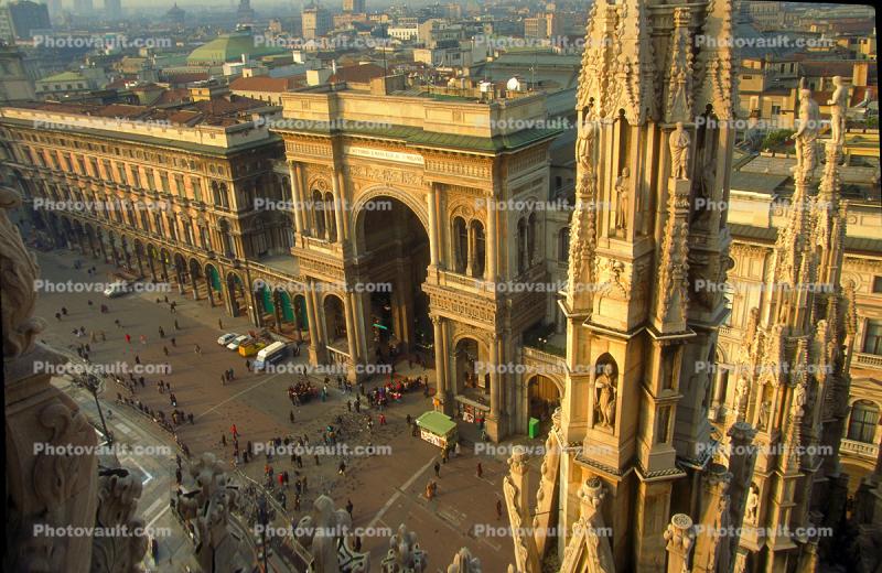 Milan Cathedral (Italian: Duomo di Milano), Milan Galleria, buildings