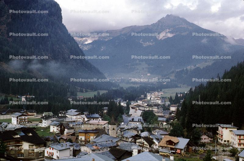 the Dolomites, valley, village, homes, houses, town, mountains