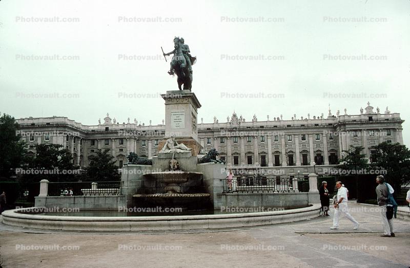 Palace Building, statue, statuary, Fountain, water, Sculpture, art, artform