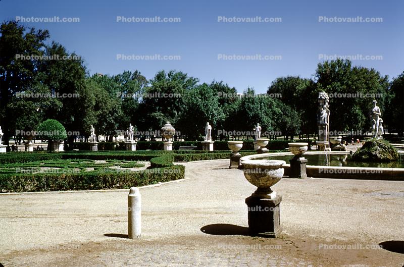 Water Fountain, aquatics, Gardens, Path, Trees, Statues, Cobblestone, Urn
