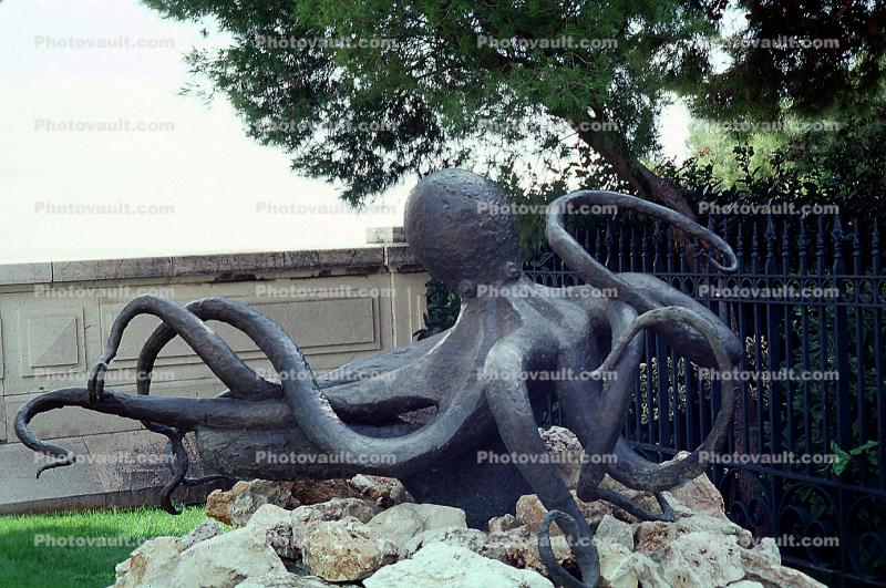 Octopus statue, bronze, tentacles, art, artform