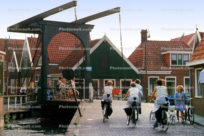 Drawbridge, Canal, Brick Road, Roadway, Bicycles, Volendam