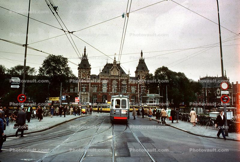 Trolley, Amsterdam Central Train Station, Centraaal