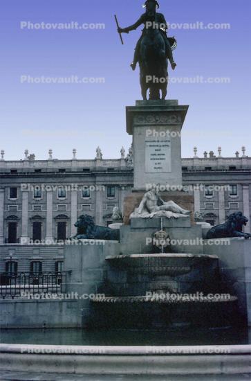 Royal Palace of Madrid, equestrian statue of King Felipe IV, horse, Sculpture, statue, statuary, Water Fountain, art, artform, Palacio Real, landmark building