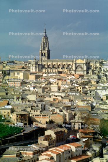 Primate Cathedral of Saint Mary of Toledo, (Spanish: Catedral Primada Santa Maria de Toledo), Roman Catholic Church, building, landmark, hill, cityscape