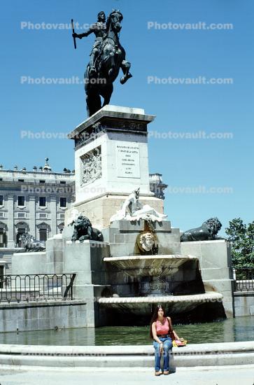 Royal Palace of Madrid, equestrian statue of King Felipe IV, horse, statuary, Sculpture, art, artform, July 1974, Palacio Real, landmark building