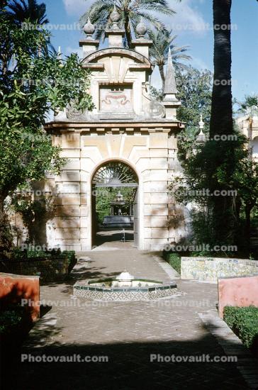 Water Fountain, Gardens, Gateway