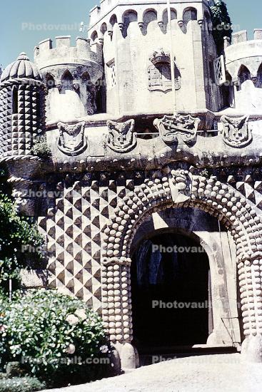 Castle, ornate entrance, arch, opulent, Peuua Palace