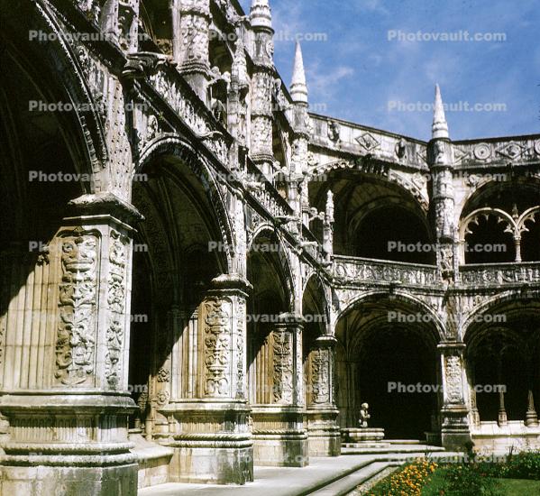 Cloisters at Jeronimos Monastery, ornate building, arches, Mafra, Jeronimos Monastery Cloisters, Mosteiro dos Jeronimos, Hieronymites Monastery